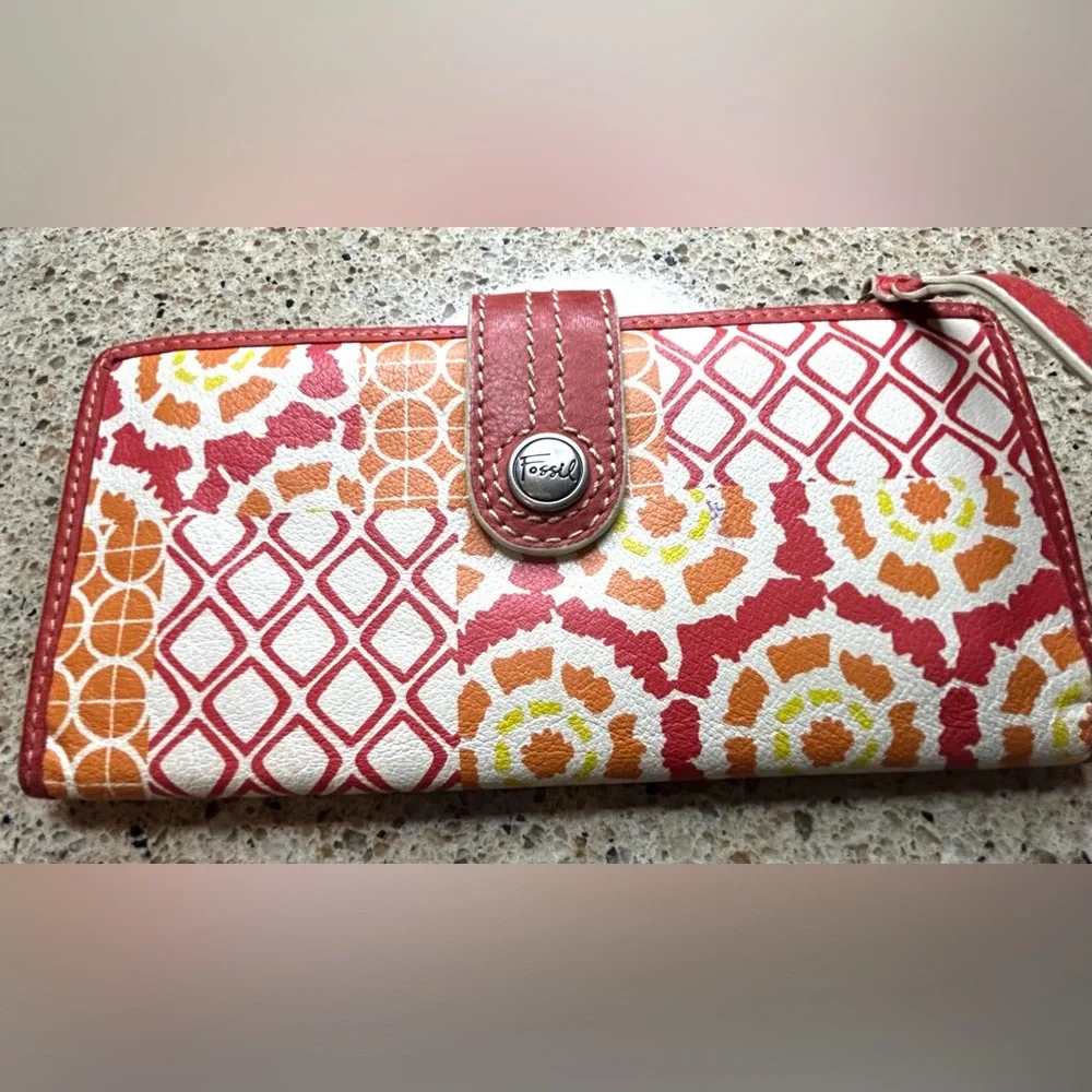 Vintage Fossil Red and Orange Geometric Wallet.. “what vintage are you” Y2K